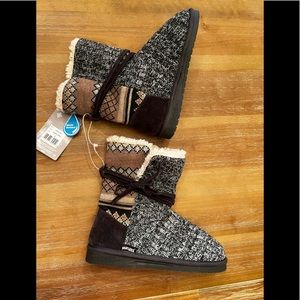 Women’s Muk Luks Sweater Boots Size 9 NWT